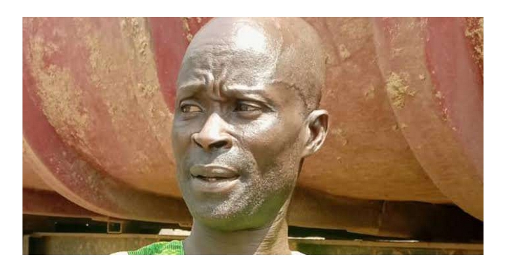 UNBELIEVABLE! See How Man Was Caught By The River Bank Trying To Bath With Cow Blood- See Details – HEARD VOICE NEWS ONLINE