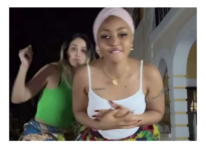 “See Wetin Regina CARRY, Ned Nwoko Dey Enjoy”- Netizens Go CRAZY As BRALESS Actress TWERKS Heavily (Video) – HEARD VOICE NEWS ONLINE